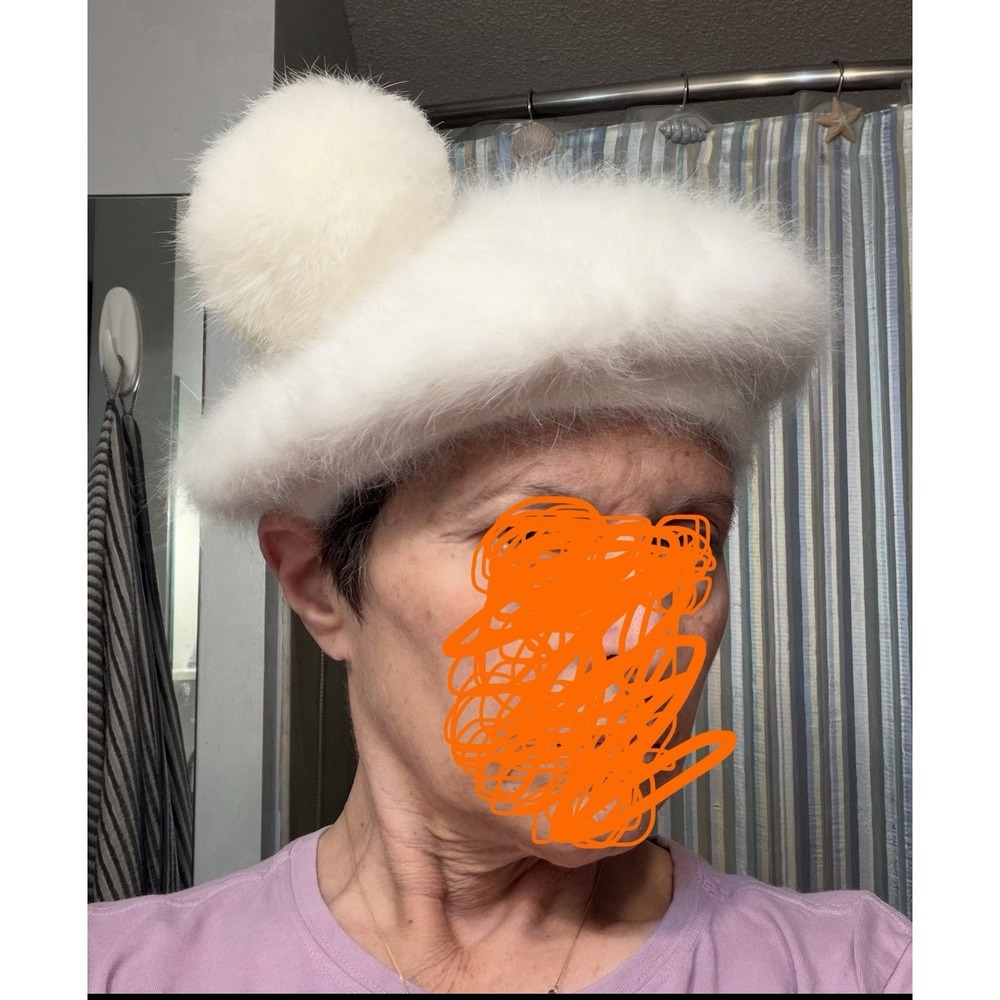 Vintage 80% Angora White Fuzzy Beret‎ Hat w/ Pom Pom Winter Cottagecore Luxury